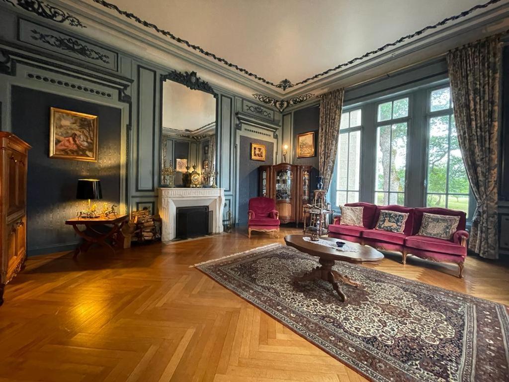 Chateau Maleplane Bed & Breakfast Saint-Leonard-de-Noblat Exterior photo